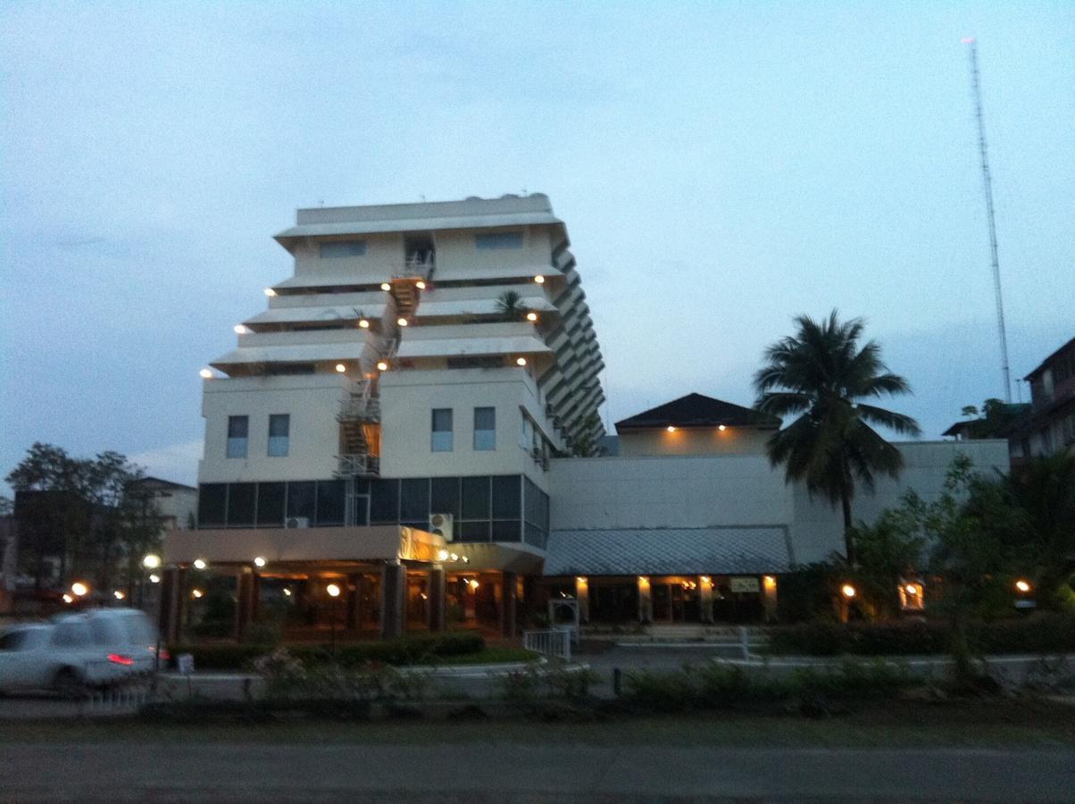 Paradorn Inn Chumphon Exterior foto